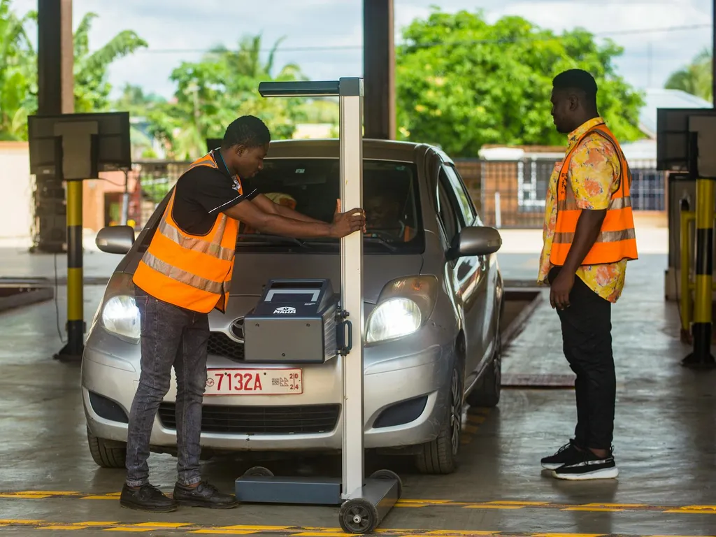 Contrôle technique d'une voiture électrique, obligations, prix et points à vérifier pour éviter la contre visite